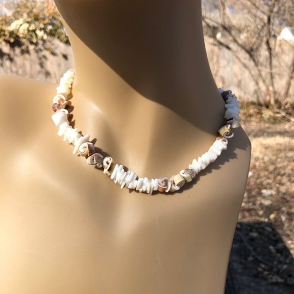 Abstract Shell Necklace - Picture 4 of 6